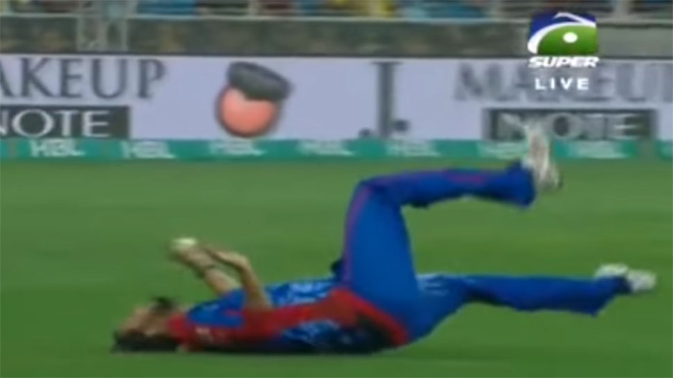 VIDEO : પાકિસ્તાનના આ ખેલાડીએ લીધો શાનદાર કેચ, થઈ ઈજા તો જવુ પડ્યું હોસ્પિટલ VIDEO : પાકિસ્તાનના આ ખેલાડીએ લીધો શાનદાર કેચ, થઈ ઈજા તો જવુ પડ્યું હોસ્પિટલ