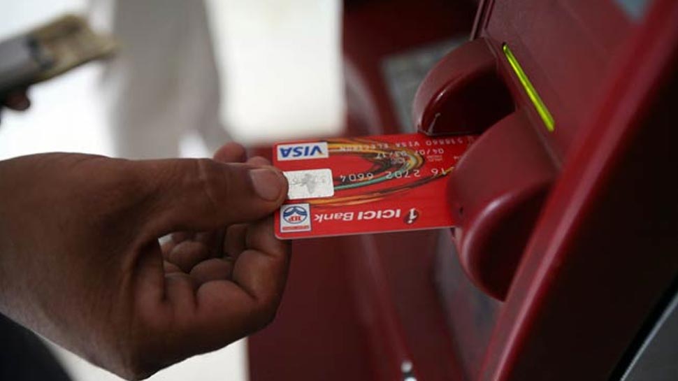 પેન ડ્રાઇવ વડે હેક થઇ જાય છે ATM મશીન, હેકર્સ આ રીતે કાઢી લે છે બધા પૈસા પેન ડ્રાઇવ વડે હેક થઇ જાય છે ATM મશીન, હેકર્સ આ રીતે કાઢી લે છે બધા પૈસા