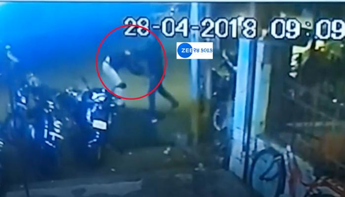 જામનગર: જાણીતા વકીલની છરીના 20 ઘા ઝીંકી હત્યા કરાઈ જામનગર: જાણીતા વકીલની છરીના 20 ઘા ઝીંકી હત્યા કરાઈ