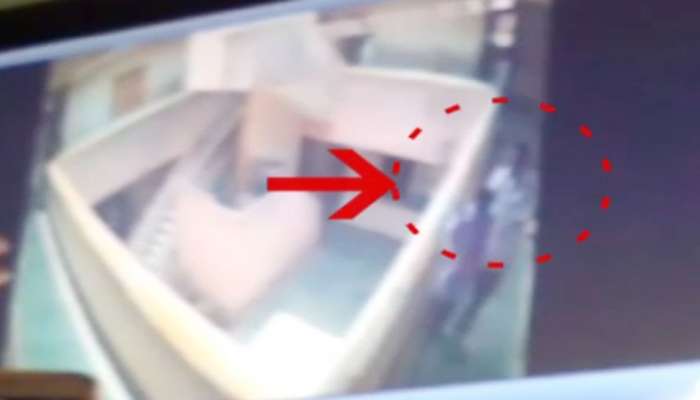 VIDEO વડોદરા: દેવની હત્યા પહેલાના CCTV ફૂટેજ આવ્યાં સામે, જોઈને ધ્રાસકો પડી જશે VIDEO વડોદરા: દેવની હત્યા પહેલાના CCTV ફૂટેજ આવ્યાં સામે, જોઈને ધ્રાસકો પડી જશે