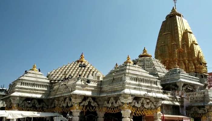 અંબાજી ભાદરવી પૂનમ મેળો 2018: જિલ્લા કલેક્ટરે રથ ખેંચી કર્યો મેળાનો પ્રારંભ અંબાજી ભાદરવી પૂનમ મેળો 2018: જિલ્લા કલેક્ટરે રથ ખેંચી કર્યો મેળાનો પ્રારંભ