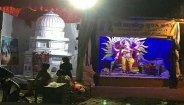 વડોદરાના નાગરવાડામાં ગણેશ અને તાજીયાનું બાજુ-બાજુમાં સ્થાપન, કોમી એખલાસનો સંદેશ વડોદરાના નાગરવાડામાં ગણેશ અને તાજીયાનું બાજુ-બાજુમાં સ્થાપન, કોમી એખલાસનો સંદેશ