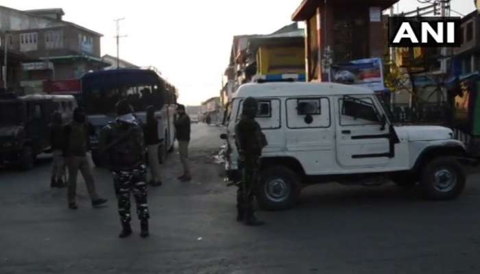 J&K: કુલગામમાં છૂપાઈને બેઠેલા 3 આતંકીઓનો ખાતમો, 2 જવાનો સહિત 10 લોકો ઘાયલ J&K: કુલગામમાં છૂપાઈને બેઠેલા 3 આતંકીઓનો ખાતમો, 2 જવાનો સહિત 10 લોકો ઘાયલ
