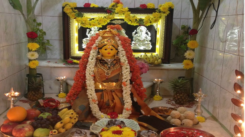 ವರಮಹಾಲಕ್ಷ್ಮೀ ಹಬ್ಬದ ಬಗ್ಗೆ ತಿಳಿದುಕೊಳ್ಳಬೇಕಾದ ವಿಷಯಗಳು ವರಮಹಾಲಕ್ಷ್ಮೀ ಹಬ್ಬದ ಬಗ್ಗೆ ತಿಳಿದುಕೊಳ್ಳಬೇಕಾದ ವಿಷಯಗಳು