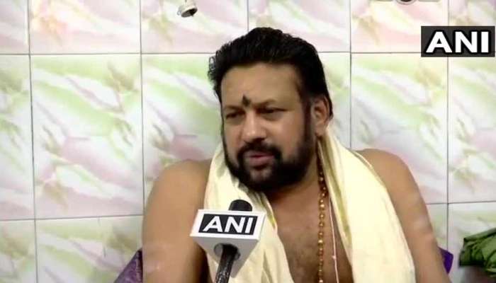 ಅರ್ಚಕರ ಎಚ್ಚರಿಕೆ ಬಳಿಕ ಅಯ್ಯಪ್ಪನ ದೇಗುಲ ಪ್ರವೇಶಿಸದೆ ಹಿಂದಿರುಗಿದ ಮಹಿಳೆಯರು ಅರ್ಚಕರ ಎಚ್ಚರಿಕೆ ಬಳಿಕ ಅಯ್ಯಪ್ಪನ ದೇಗುಲ ಪ್ರವೇಶಿಸದೆ ಹಿಂದಿರುಗಿದ ಮಹಿಳೆಯರು