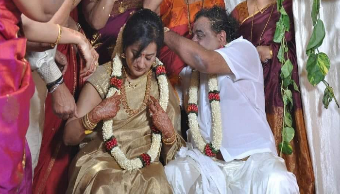 27ನೇ ಮದುವೆ ವಾರ್ಷಿಕೋತ್ಸವಕ್ಕೆ ಭಾವನಾತ್ಮಕ ಪತ್ರ ಬರೆದ ಸುಮಲತಾ.. 27ನೇ ಮದುವೆ ವಾರ್ಷಿಕೋತ್ಸವಕ್ಕೆ ಭಾವನಾತ್ಮಕ ಪತ್ರ ಬರೆದ ಸುಮಲತಾ..