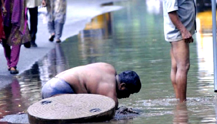 சாக்கடை விஷ வாயு தாக்கி 3 துப்புரவாலாளர்கள் பலி சாக்கடை விஷ வாயு தாக்கி 3 துப்புரவாலாளர்கள் பலி