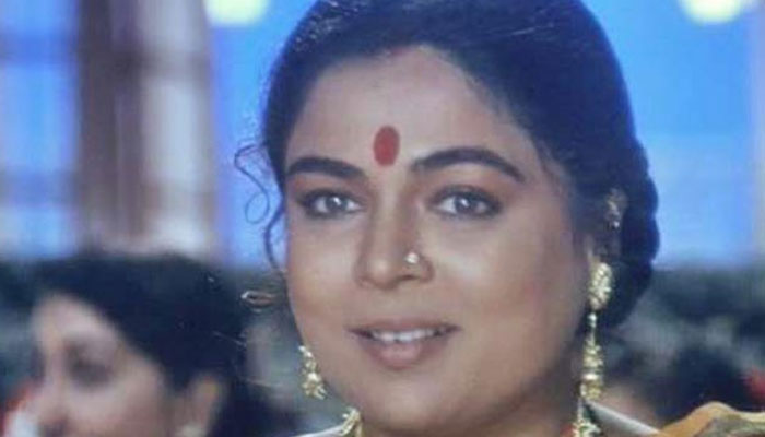 பாலிவுட்டின் முன்னணி நடிகை மாரடைப்பால் மரணம்!! பாலிவுட்டின் முன்னணி நடிகை மாரடைப்பால் மரணம்!!
