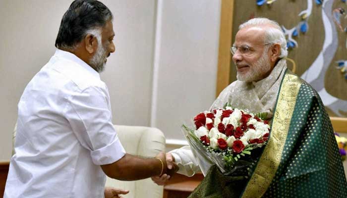 ஓ.பன்னீர்செல்வம் டெல்லி சென்றார் - பிரதமர் மோடியை சந்திக்கிறார் ஓ.பன்னீர்செல்வம் டெல்லி சென்றார் - பிரதமர் மோடியை சந்திக்கிறார்