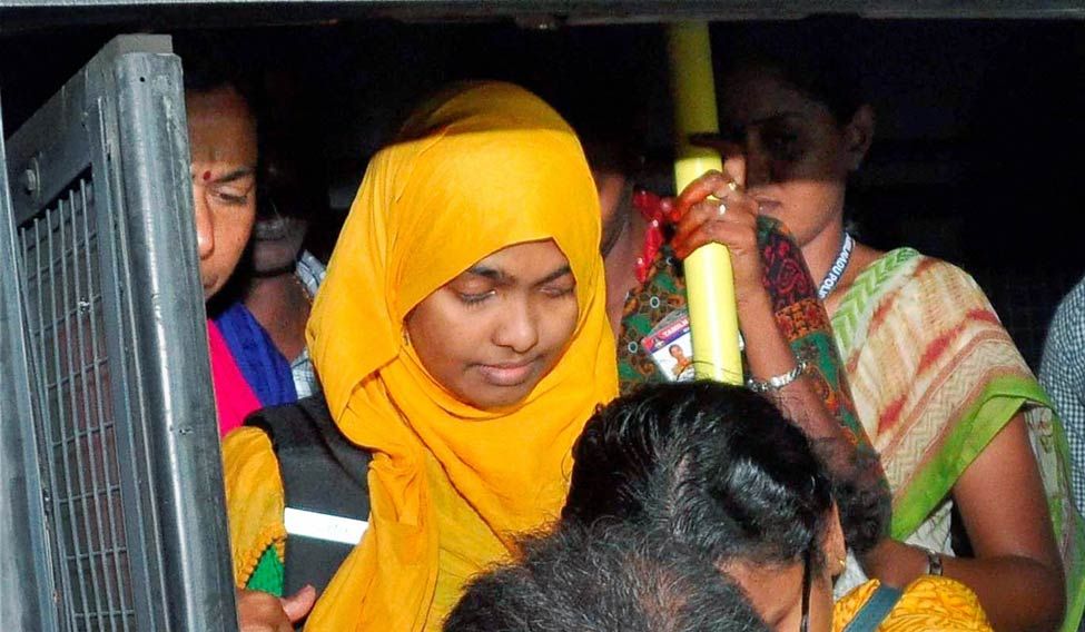 ஹாதியா வாழ்கையில் தலையிட கேரள HC-க்கு அதிகாரம் இல்லை - SC! ஹாதியா வாழ்கையில் தலையிட கேரள HC-க்கு அதிகாரம் இல்லை - SC!