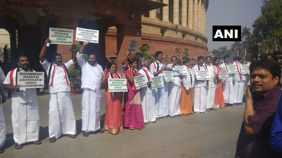 நாடாளுமன்றத்திற்கே ஷாக் கொடுத்த தென்னிந்திய மாநில எம்.பி-க்கள்! நாடாளுமன்றத்திற்கே ஷாக் கொடுத்த தென்னிந்திய மாநில எம்.பி-க்கள்!