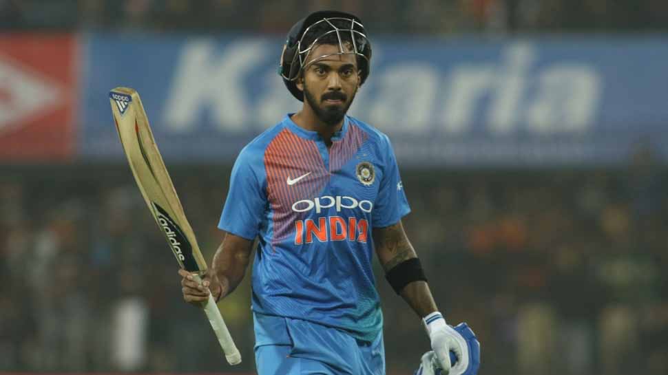 'Hit Out' ஆன முதல் இந்தியர்கள் பட்டியலில் இணைந்தார் ராகுல்! 'Hit Out' ஆன முதல் இந்தியர்கள் பட்டியலில் இணைந்தார் ராகுல்!