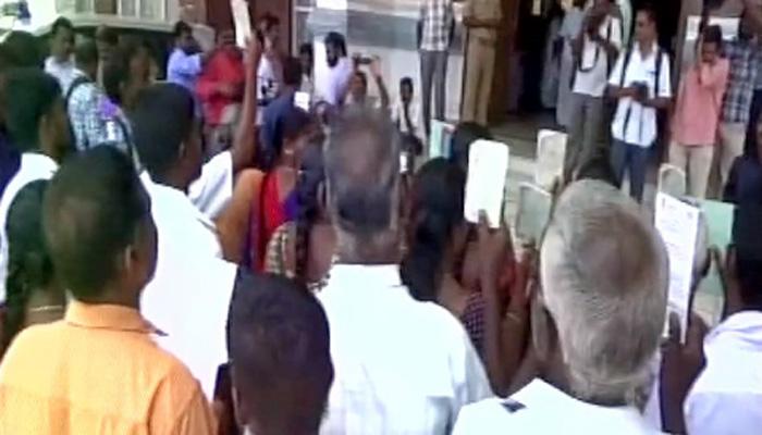 இஸ்லாமுக்கு மாறத் தயாராகும் தலித் குடும்பங்கள்! இஸ்லாமுக்கு மாறத் தயாராகும் தலித் குடும்பங்கள்!