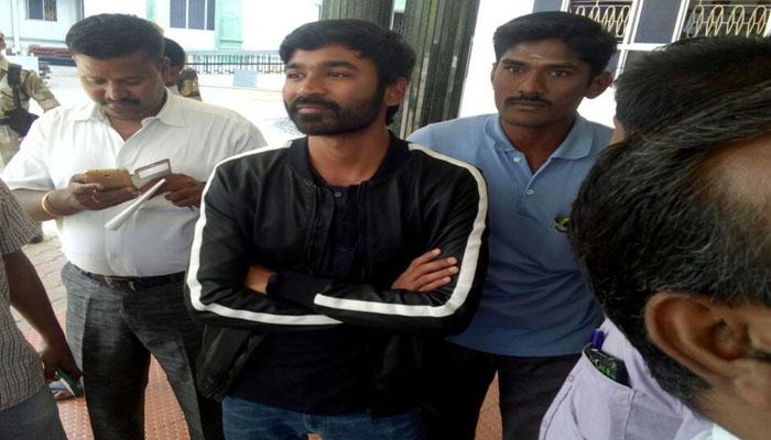 மதுரை கோர்ட்டில் தனுஷ் இன்று ஆஜர் மதுரை கோர்ட்டில் தனுஷ் இன்று ஆஜர்