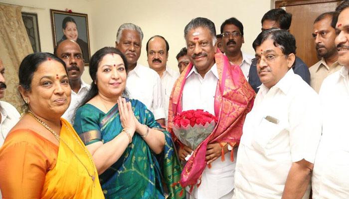 ஓபிஎஸ்-க்கு நடிகை லதா ஆதரவு!! ஓபிஎஸ்-க்கு நடிகை லதா ஆதரவு!!