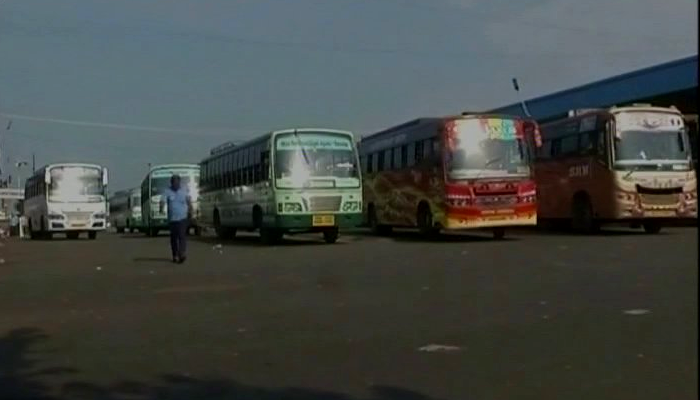 2வது நாளாக தொடர்கிறது போக்குவரத்து ஊழியர்கள் வேலைநிறுத்தம் - பொதுமக்கள் கடும் அவதி 2வது நாளாக தொடர்கிறது போக்குவரத்து ஊழியர்கள் வேலைநிறுத்தம் - பொதுமக்கள் கடும் அவதி
