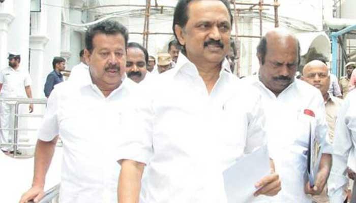 ஆர்கே நகர் பணப்பட்டுவாடா: கவன ஈர்ப்பு தீர்மானத்திற்கு அனுமதி மறுப்பு - திமுக வெளிநடப்பு ஆர்கே நகர் பணப்பட்டுவாடா: கவன ஈர்ப்பு தீர்மானத்திற்கு அனுமதி மறுப்பு - திமுக வெளிநடப்பு