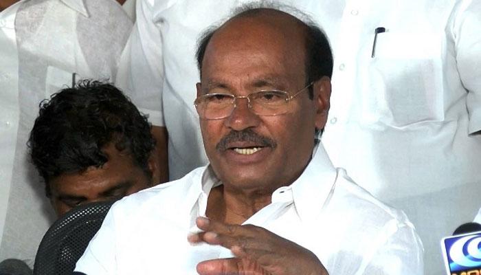 முதல்வரின் செயல்பாடு ஜனநாயகத்தை குழி தோண்டி புதைக்கும் வகையில் உள்ளது- ராமதாஸ் முதல்வரின் செயல்பாடு ஜனநாயகத்தை குழி தோண்டி புதைக்கும் வகையில் உள்ளது- ராமதாஸ்