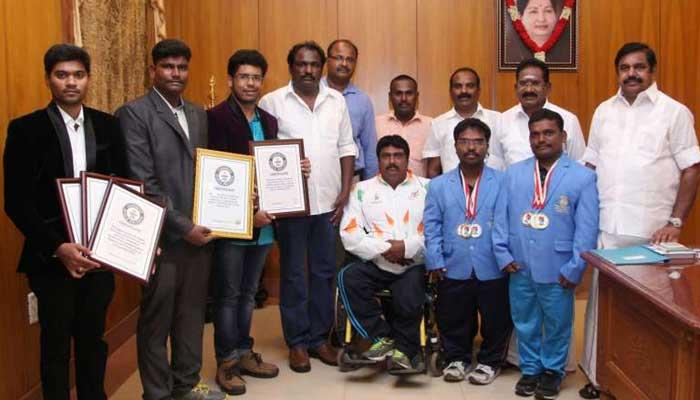 தமிழக மாற்றுத் திறனாளி வீரர்களுக்கு ஊக்கத்தொகை வழங்கிய முதல்வர் தமிழக மாற்றுத் திறனாளி வீரர்களுக்கு ஊக்கத்தொகை வழங்கிய முதல்வர்