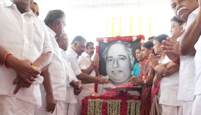 அண்ணா பிறந்த நாள்: முதல்வர், துணை முதல்வர் மரியாதை அண்ணா பிறந்த நாள்: முதல்வர், துணை முதல்வர் மரியாதை