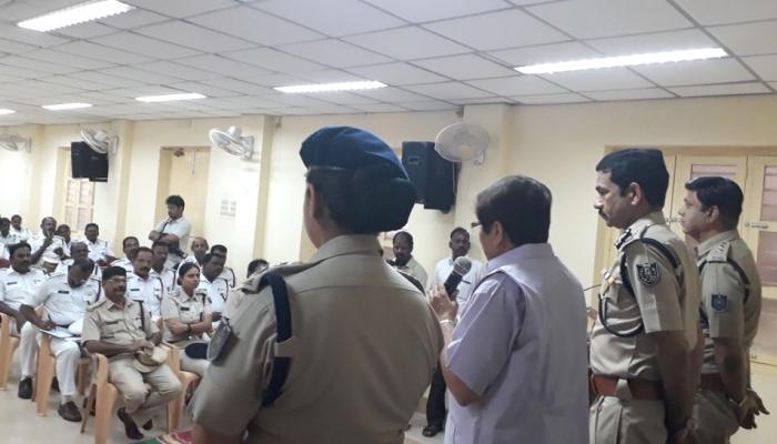 காவல்துறை ஒழுங்கீனச் செயல்களில் ஈடுபடக்கூடாது -கிரண்பேடி! காவல்துறை ஒழுங்கீனச் செயல்களில் ஈடுபடக்கூடாது -கிரண்பேடி!