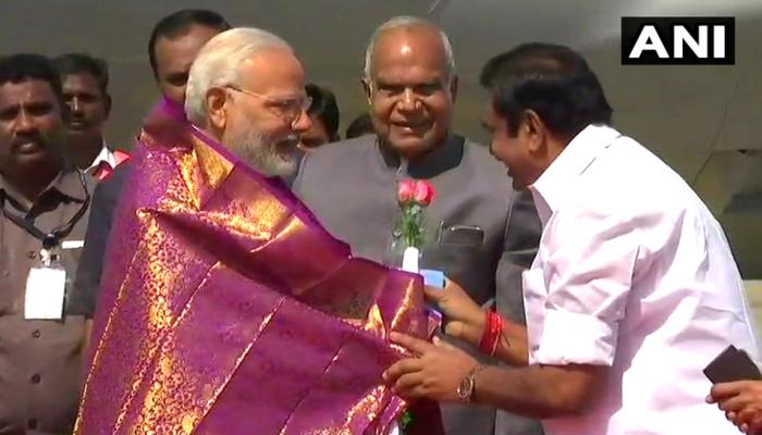 சென்னை வந்த பிரதமரிடம் தமிழக முதல்வர் கோரிக்கை மனு! சென்னை வந்த பிரதமரிடம் தமிழக முதல்வர் கோரிக்கை மனு!