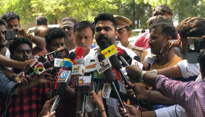 மன்சூர் அலிகானை காப்பாற்றும் முனைப்பில் சிலம்பரசன்! மன்சூர் அலிகானை காப்பாற்றும் முனைப்பில் சிலம்பரசன்!