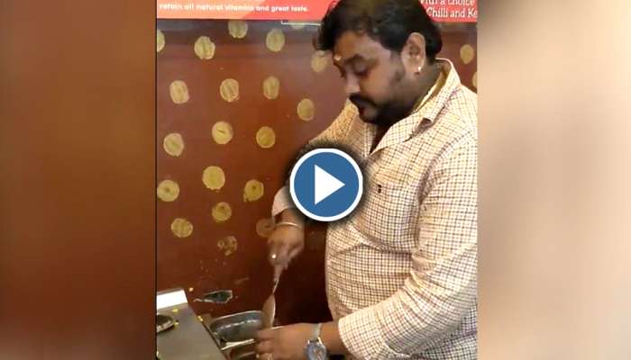 Watch: இசையால் வாடிக்கையாளரை கவரும் 'ஸ்வீட் கார்ன்' வியாபாரி...! Watch: இசையால் வாடிக்கையாளரை கவரும் 'ஸ்வீட் கார்ன்' வியாபாரி...!