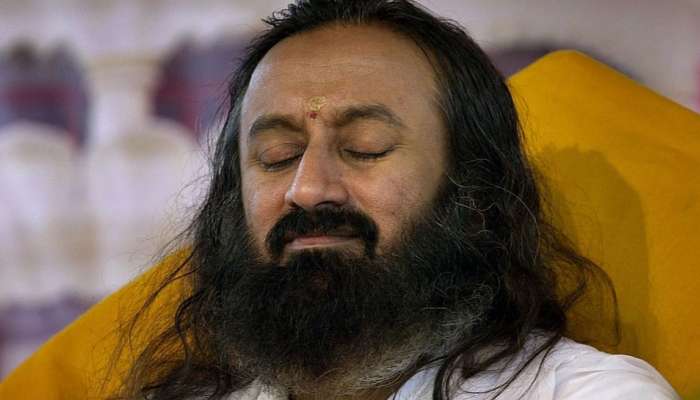 சிபிஐ அதிகாரிகளுக்கு பாசிட்டிவிட்டி பயிற்ச்சி அளிக்கும் ஸ்ரீ ஸ்ரீ சாமியார் சிபிஐ அதிகாரிகளுக்கு பாசிட்டிவிட்டி பயிற்ச்சி அளிக்கும் ஸ்ரீ ஸ்ரீ சாமியார்