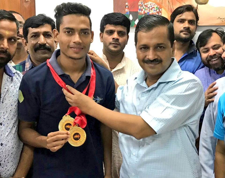 మురికివాడ నుండి.. బోల్ట్ క్యాంపు వరకూ..! మురికివాడ నుండి.. బోల్ట్ క్యాంపు వరకూ..!