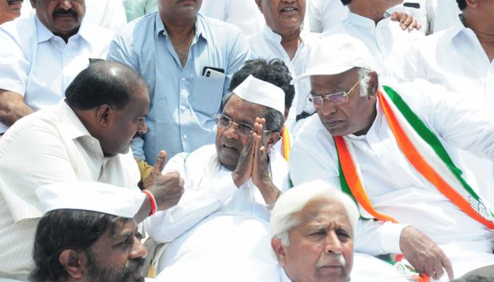 కర్ణాటక ప్రభుత్వం ఏర్పాటు చేయడానికి అర్హులెవరు..? రేపే బలపరీక్ష కర్ణాటక ప్రభుత్వం ఏర్పాటు చేయడానికి అర్హులెవరు..? రేపే బలపరీక్ష