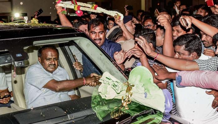 కాంగ్రెస్, జేడీఎస్ల మధ్య పవర్ షేరింగ్ ఫార్ములా ఉండదు: కుమారస్వామి కాంగ్రెస్, జేడీఎస్ల మధ్య పవర్ షేరింగ్ ఫార్ములా ఉండదు: కుమారస్వామి