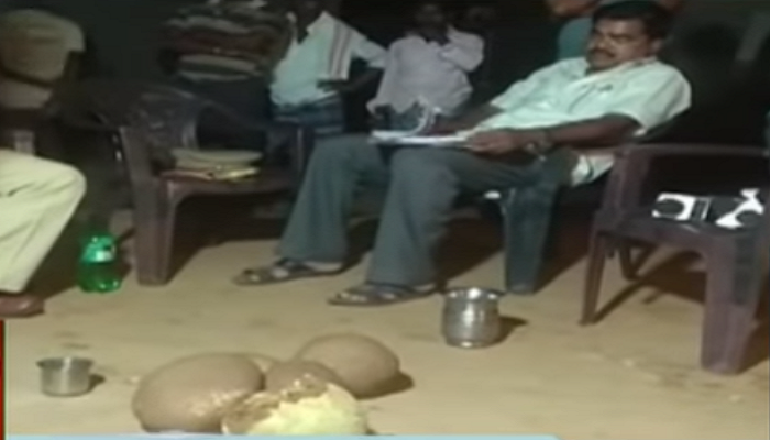 గుప్తనిధుల కోసం క్షుద్రపూజలు, నరబలికి ప్రయ్నతిస్తున్నారంటూ గ్రామస్తుల ఆందోళన గుప్తనిధుల కోసం క్షుద్రపూజలు, నరబలికి ప్రయ్నతిస్తున్నారంటూ గ్రామస్తుల ఆందోళన